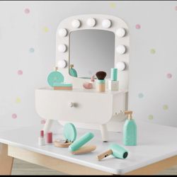 Member's Mark Kid's Tabletop Vanity Mid-Century Modern LED Mirror Ages 3 To 9
