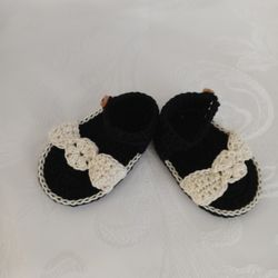 Baby girl summer sandals, hand crafted, new, made With Cotton yarns, fits 0-3months, $5.00.