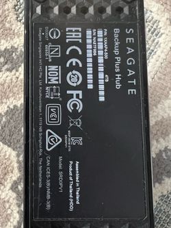 SEAGATE Backup Plus Hub P/N: 1XAAP4-500 4TB S/N: NA8TF986 ERI C € 2 FC Z NOM VCI Assembled in Thailand MSIP-REM-STX. Product of Thailand (HDD) SRDOPV1