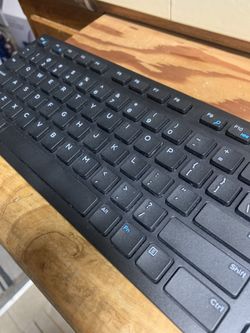 (1) NEW DELL COMPUTER KEYBOARD WITH USB. Reduced Price Firm 