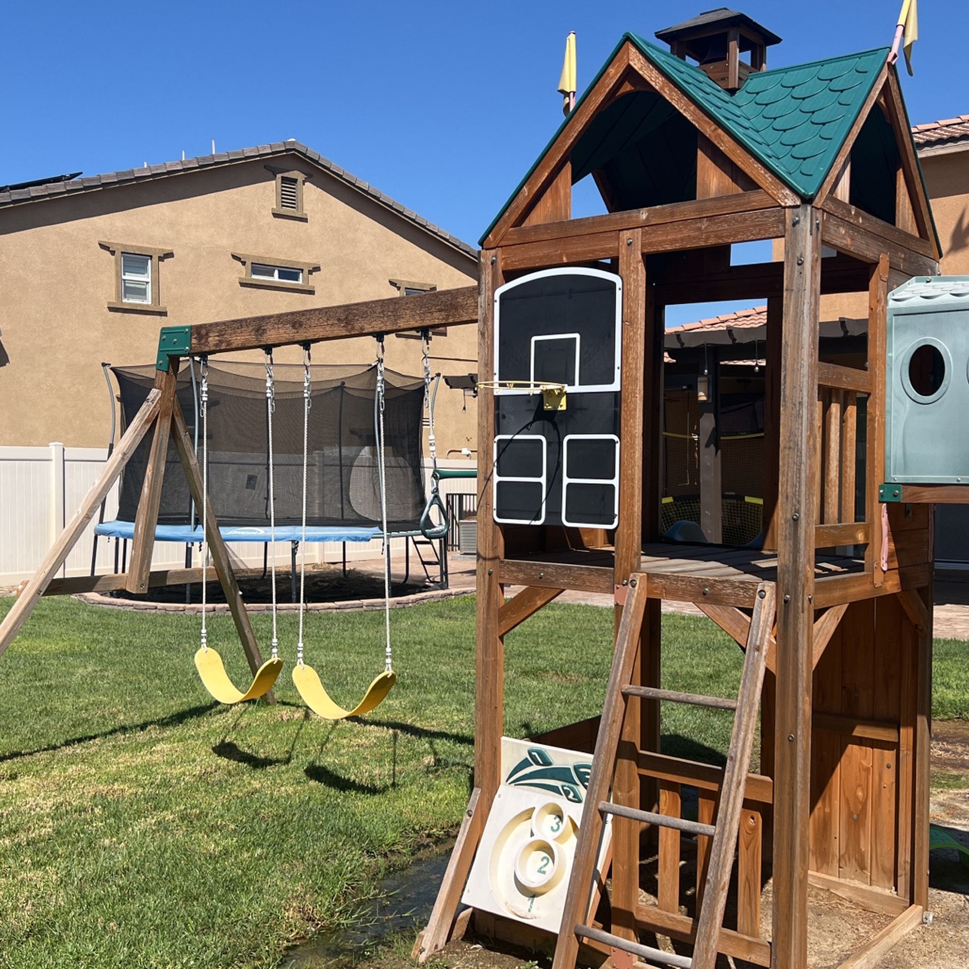 KidKraft Mockingbird View Wooden Swing Set/Playset for Sale in Menifee