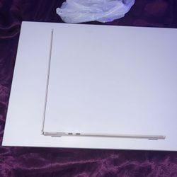 Apple 15" MacBook Air with M5 chip, 10 core CPU / 10 core GPU, 16GB Memory, 512GB SSD - Starlight