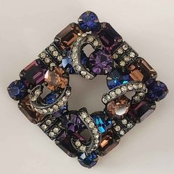 Vintage Weiss Jeweltone Rhinestone Brooch