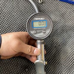 Tire Pressure Gauge . Inflador De Llantas Digital
