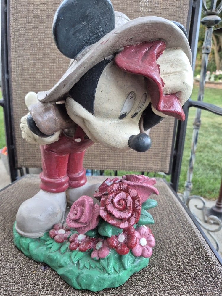 Garden Decor  H 14"1/2, W 12" x 8"1/2, Solid  Resin