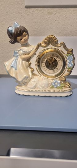 Porcelain Girl With Cat Wind Up Mantle Clock