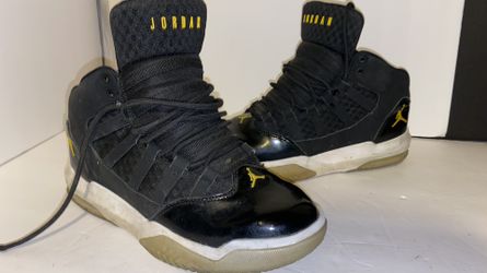 Kids Jordan’s size 6 Y