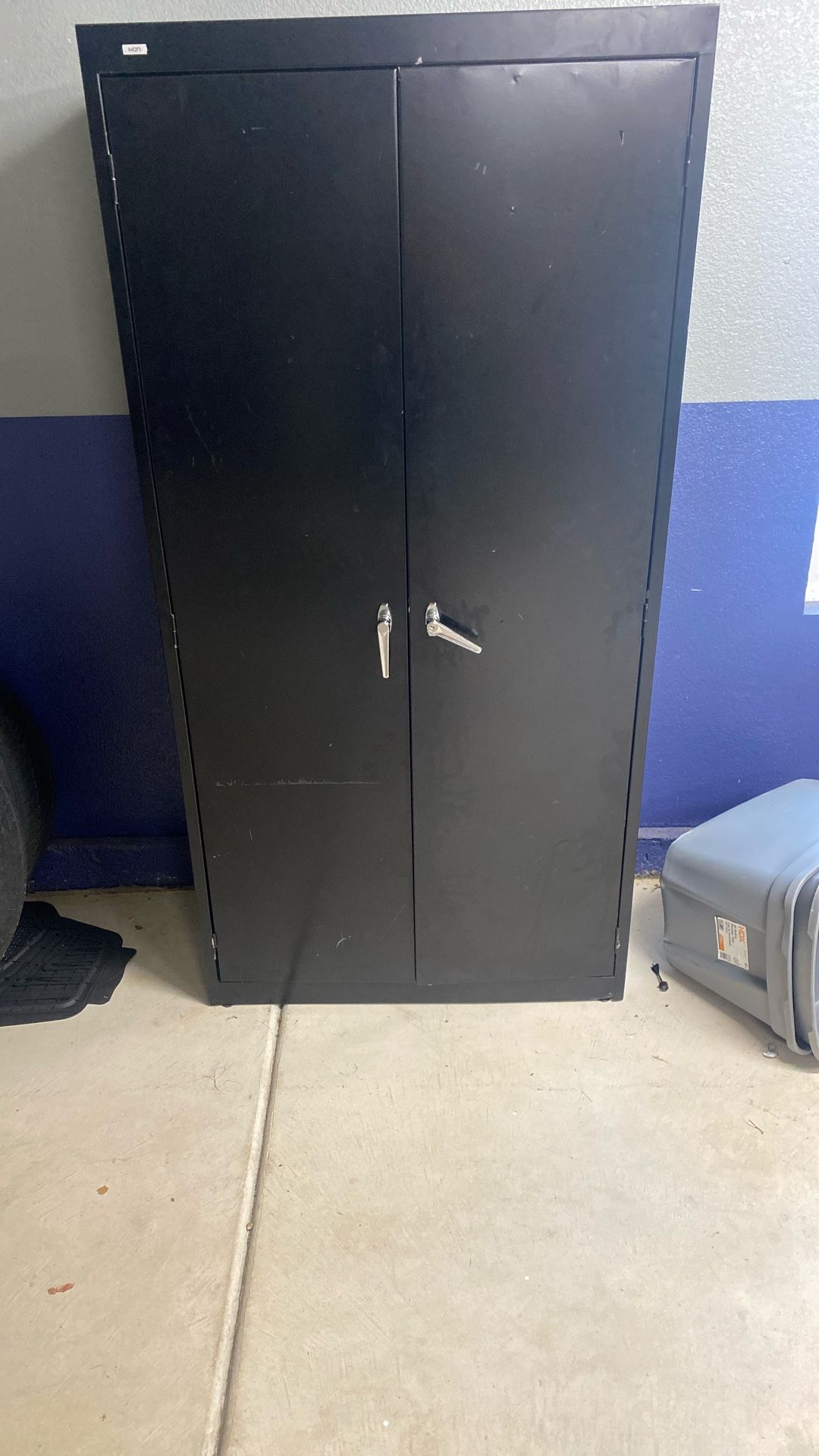 Filing cabinet storage 6 feet tall and locks