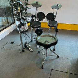 Electric drum set alesis Dm x7
