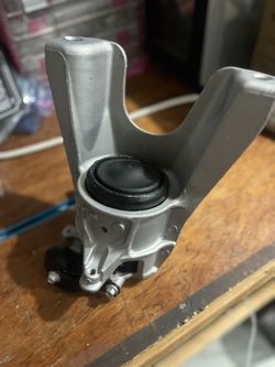 Right engine mount for Honda Civic 16-21
