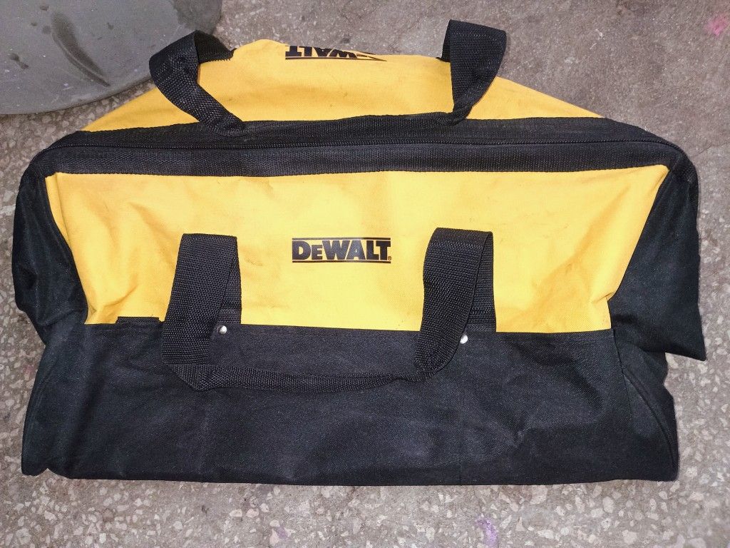 DEWALT BAG (SIZE LARGE)