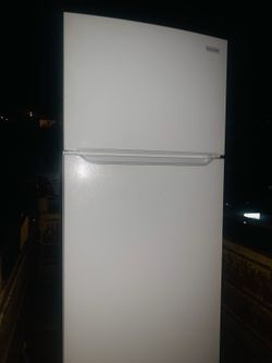 Frigidaire Top Freezer Refrigerator