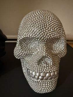 Silver Textured Skull Halloween Decor – Gothic Glam Skull