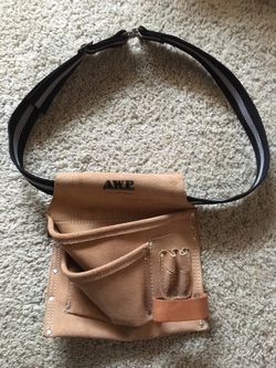Morral de piel con cinturón