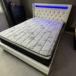 Queen Bed Platform Bed W/ Charging Station & Built-In LED Lights  Color: White.   🔥   Cama Queen Size Con Luz Led / Colchon Incluido / Nueva En Caja 