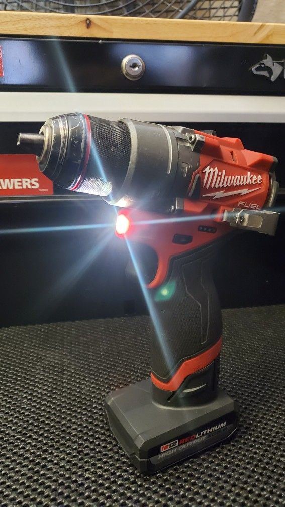 Milwaukee Fuel M12 Hammmerdrill/Driver (Tool Only)