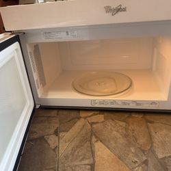 Whirlpool microwave works perfectly