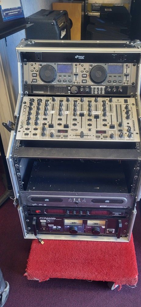 DJ Mixer & Amplifer With Rack