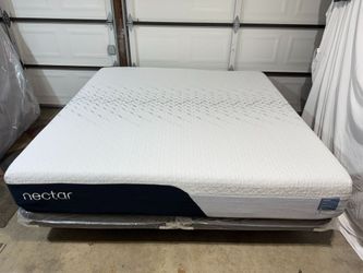 Nectar Classic Cool Memory Foam King Mattress - LIKE NEW! Delivery Available