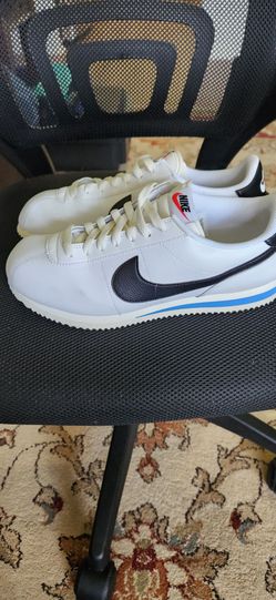 Like New! Men's Nike Cortez Leather, size 9.5
