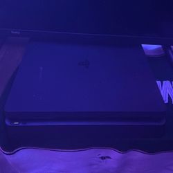 PS4 Slim 