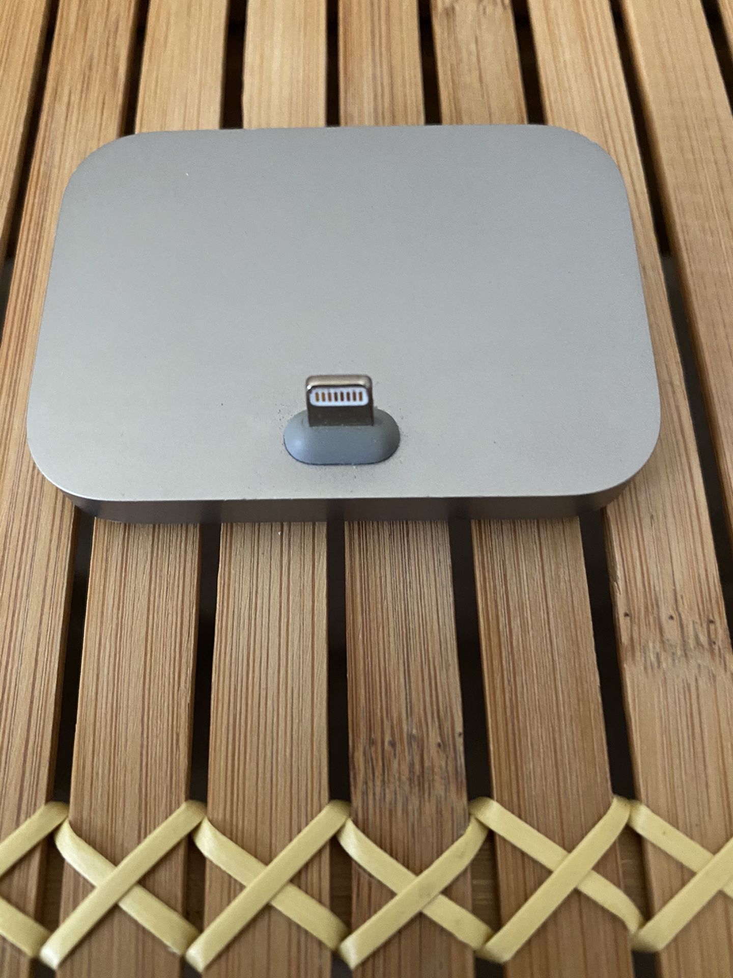 Apple Silver Charging Base