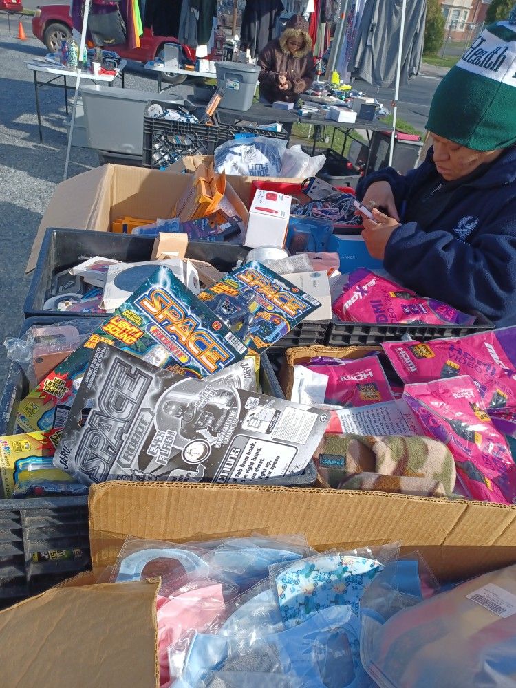 Mixed Electronic Yards Sale Today Only
