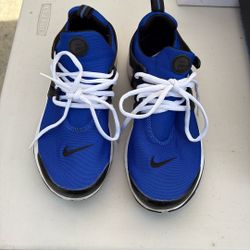 NIKE Men Shoe Size 8