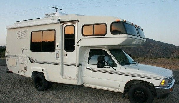 Photo 1990 Toyota Sunrader RV