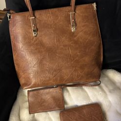 Beautiful Tote With Wristlet and Wallet