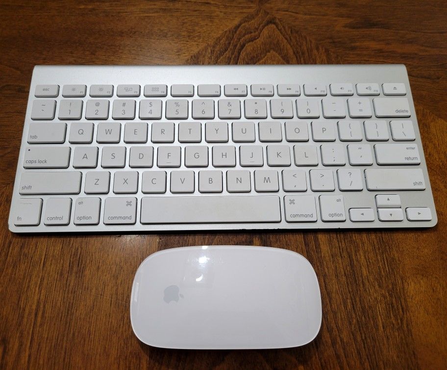 Apple Keyboard And Mouse, Bluetooth. Excellent Condition.
