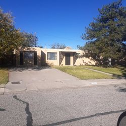 1300 sq ft. 3 br 1 and half bath great comanche and San Pedro area 
Good condition as is .
No agents plz
299k