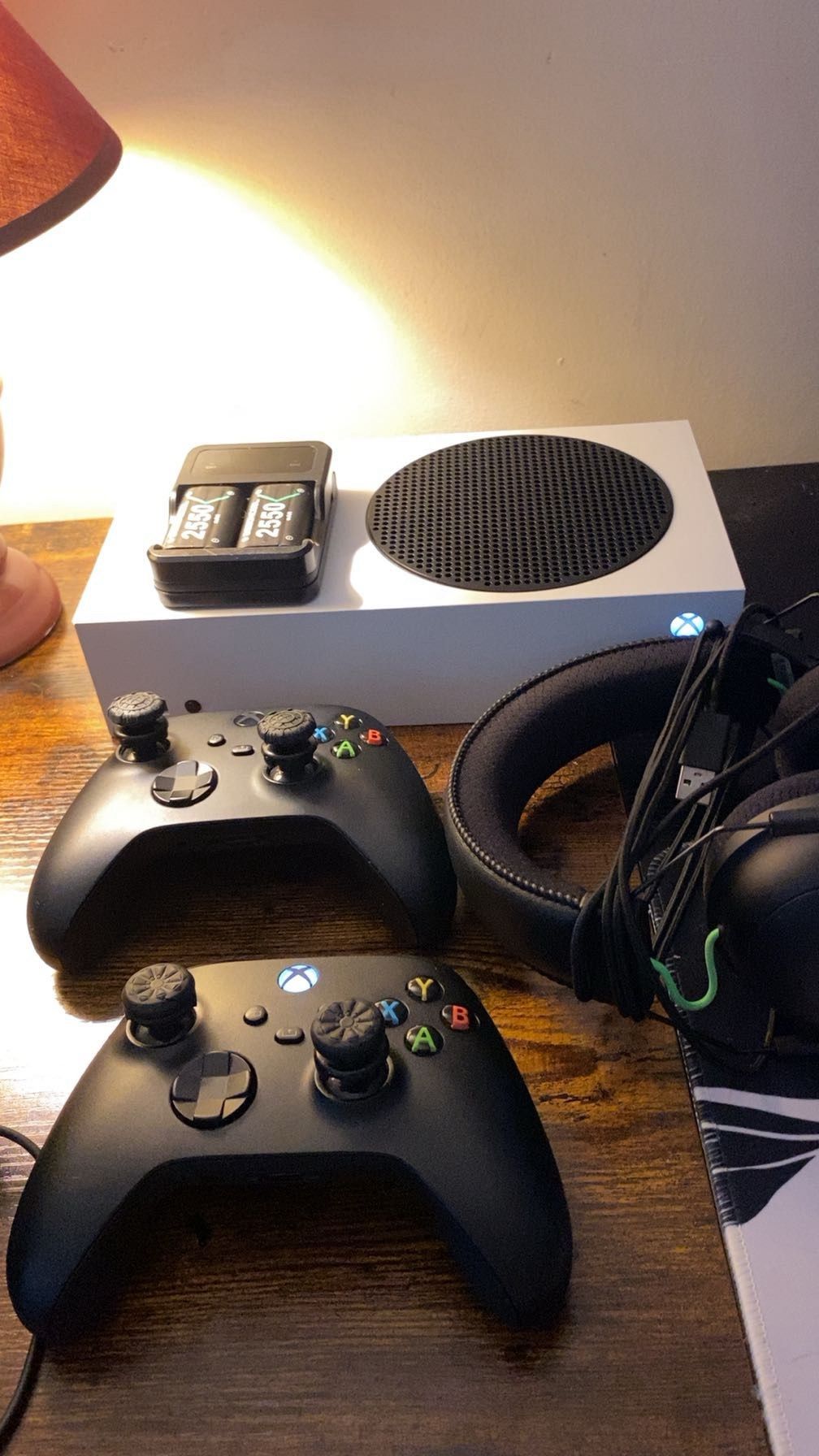 Xbox Series S , 2 Controllers , Rechargeable batteries & 1 Razer Gaming Headset