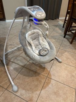 Ingenuity DreamComfort InLighten Cradling Swing