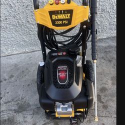 Toro 22 in. Recycler Briggs & Stratton High Wheel FWD Gas Walk Behind Self Propelled Lawn Mower with Super Bagger