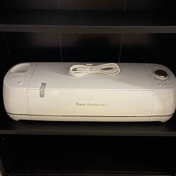 Arts & Crafts -Cricut Explore Air 2 - White Cutting Machine - Excellent Condition