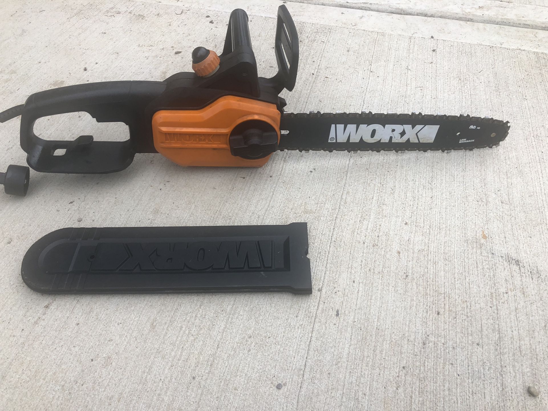 WORX WG305.1 Electric Corded Electric 14" Chainsaw 8 Amp $45 RETAILS OVER $86