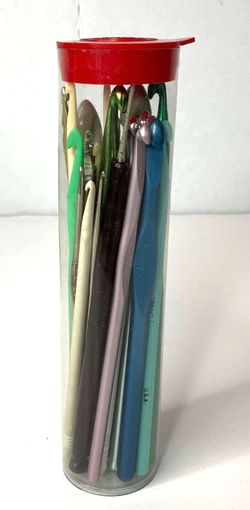 Lot Of (x35) Crocheting Hook Kneedles - Susan Bates, Boye, Unbranded