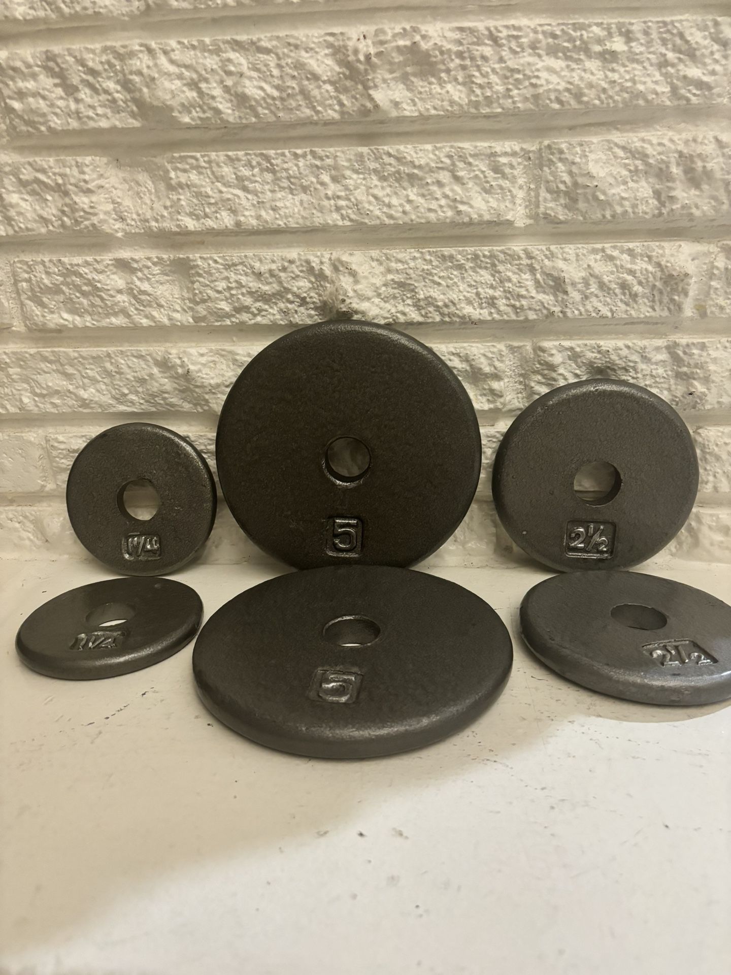 set of 6 cast iron weight plates for dumbbells 2 plates 5 lbs 2 plates 2 1/2 lbs 2 plates 1 1/4 lbs