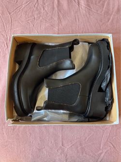 Louis Vuitton size 9 women heel boot