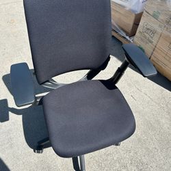 SteelCase Amia chair Black $250 OBO Ergonomic Office Chair 