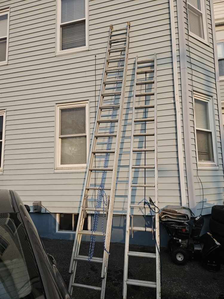Vendo 2 Escaleras 28 Y 32 150 Por Las 2