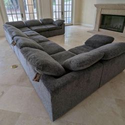 New 8 Piece Modular Sectional Couch/ Free Delivery 