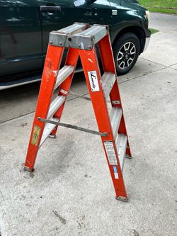 4 foot heavy duty double sided stepladder