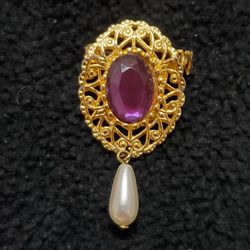 Art Deco Victorian Style Purple Rhinestone With Faux Drop Pearl Goldtone Brooch 