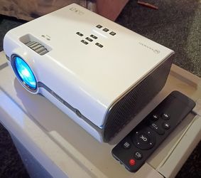 Vankyo Leisure 430 projector w/ remote control
