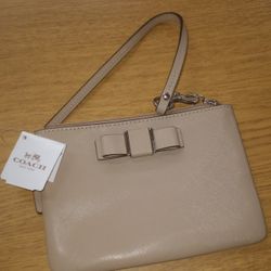 COACH LEATHER WRISTLET 