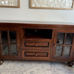 Living Spaces Tv Stand / Entertainment Center 
