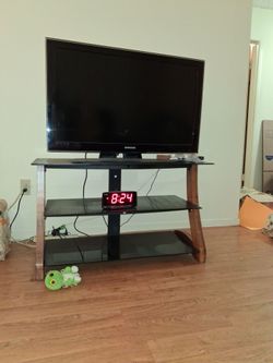 35 inch tv with stand