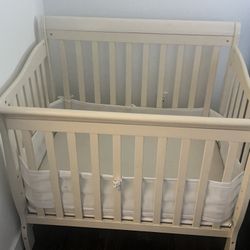 Mini. Crib 